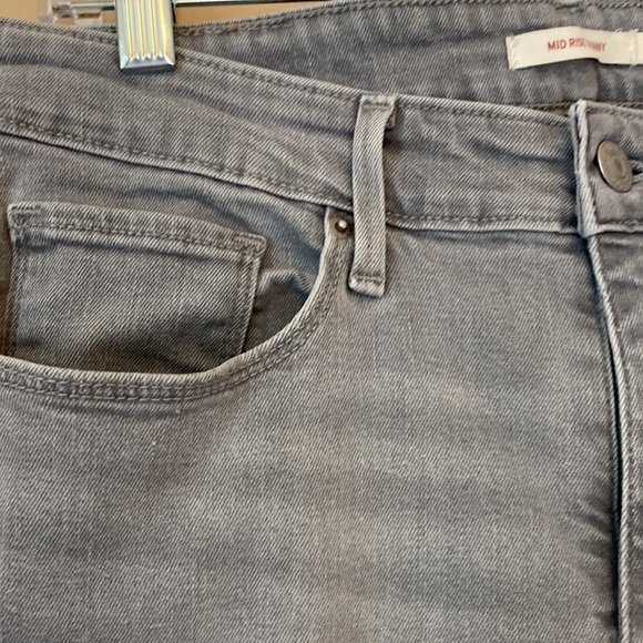 Levi’s gray size 30 waist and 28 inseam mid rise skinny. Great with boots!
C - Picture 5 of 12